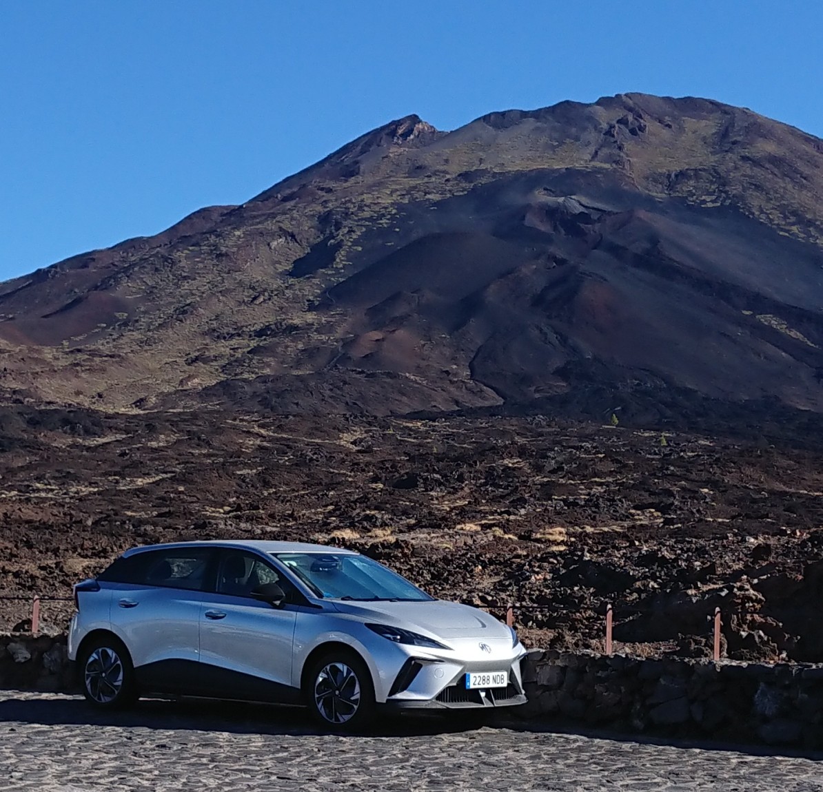 Mein MG4 vor dem Pico Viejo im Nationalpark Teneriffa